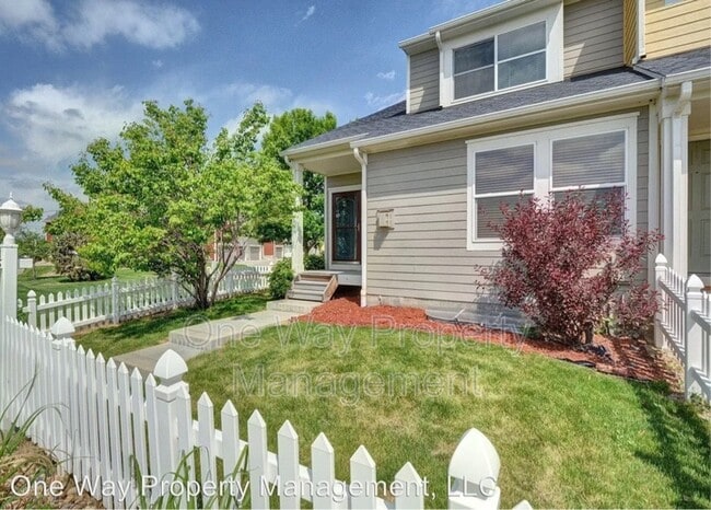 Primary Photo - 1915 Halfmoon Cir