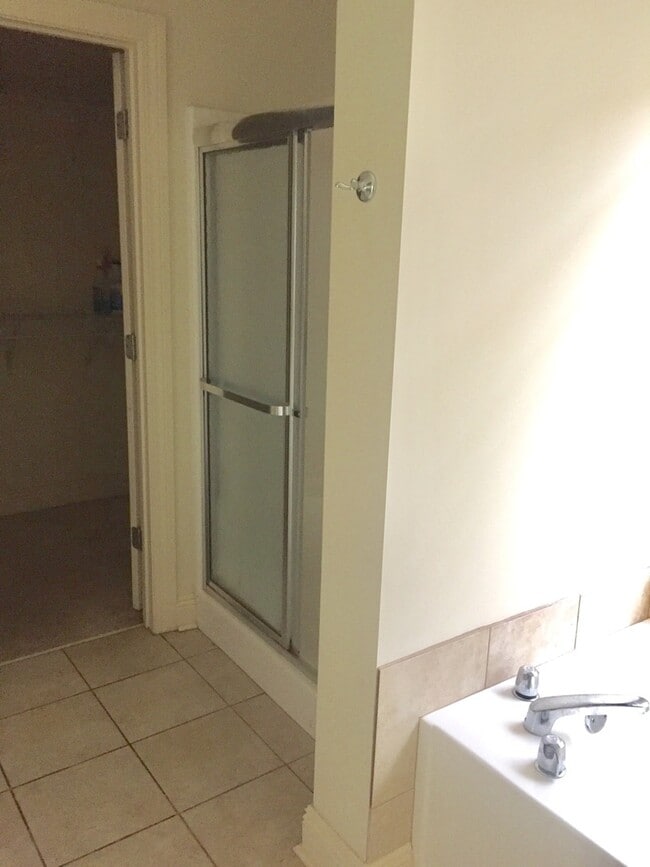 Building Photo - Fantastic cottage style home!