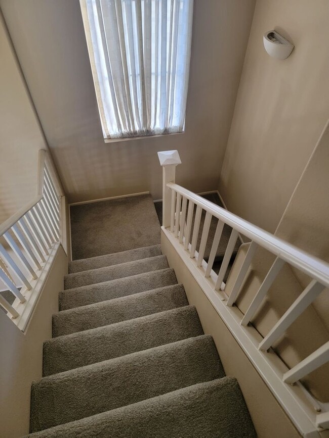 Building Photo - 2 BD/2 BATH