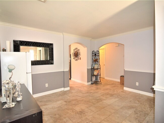 Building Photo - 7423 River Pines Dr