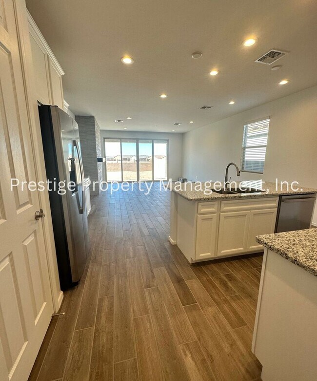Building Photo - You Have To See The Beautiful 4/2 New Buil...