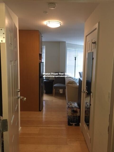 Building Photo - 461 Park Dr