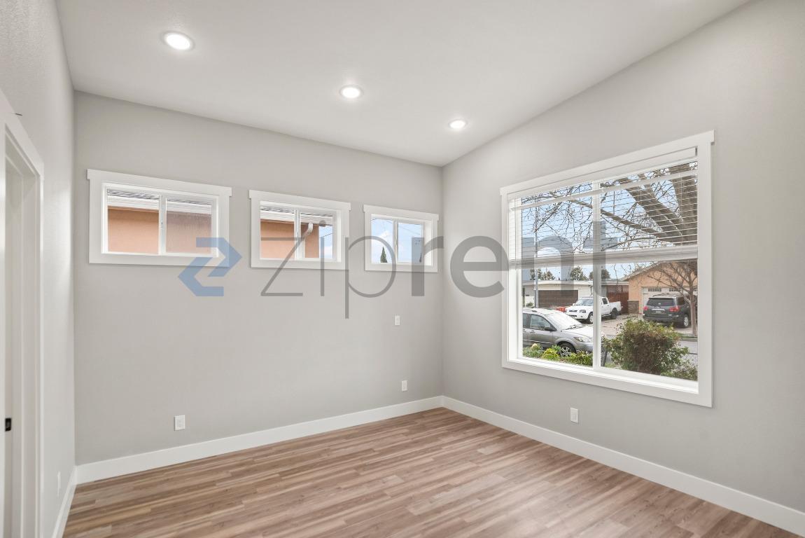 Building Photo - Unit