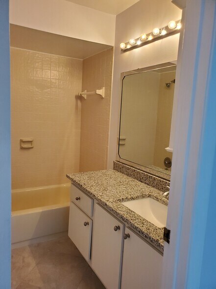 Building Photo - 3546 Southpointe Dr