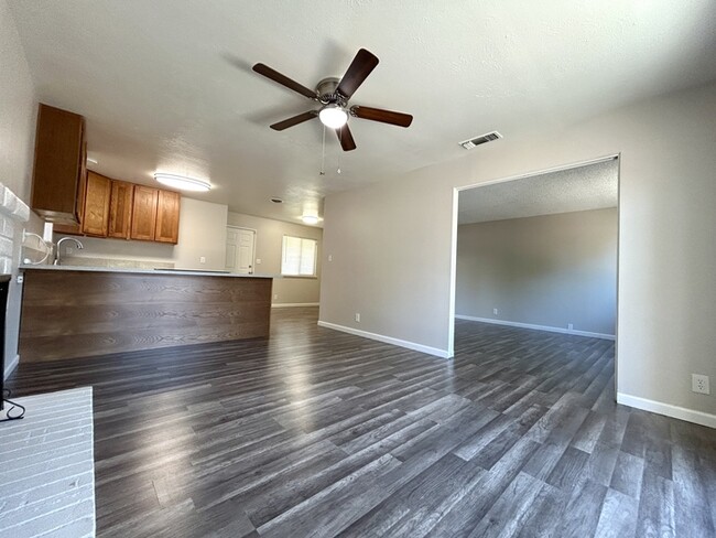 Building Photo - Beautifully updated 4 bedroom located in R...