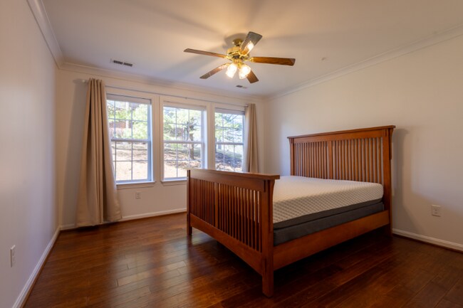 Building Photo - 2406 Dominion Dr