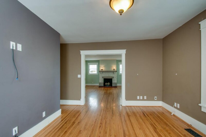 Building Photo - 1106 Lawrence Ave