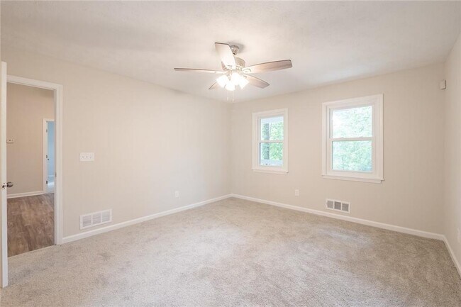 Building Photo - 2010 Lakeside Trail