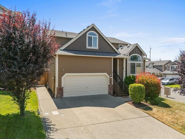Building Photo - Spacious Corner Lot Home Near JBLM | 4 Bed...