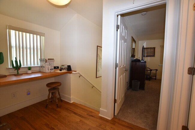 Building Photo - Charming Highland Village Home with Guest ...