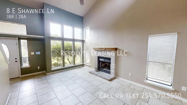 Building Photo - 8 E Shawnee Ln