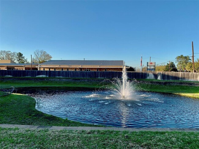Building Photo - 10942 Cannes Memorial Dr