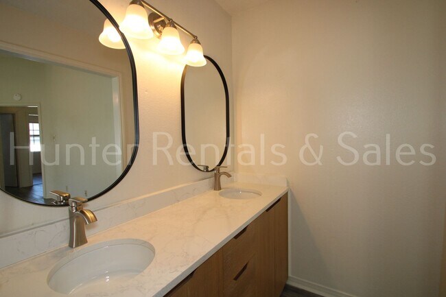 Building Photo - Spacious Corner Lot Killeen Home with Fruit-Bearing Backyard Trees