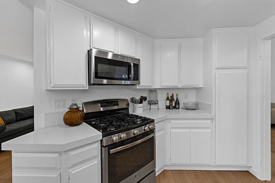 Building Photo - 4139 Lost Springs Dr