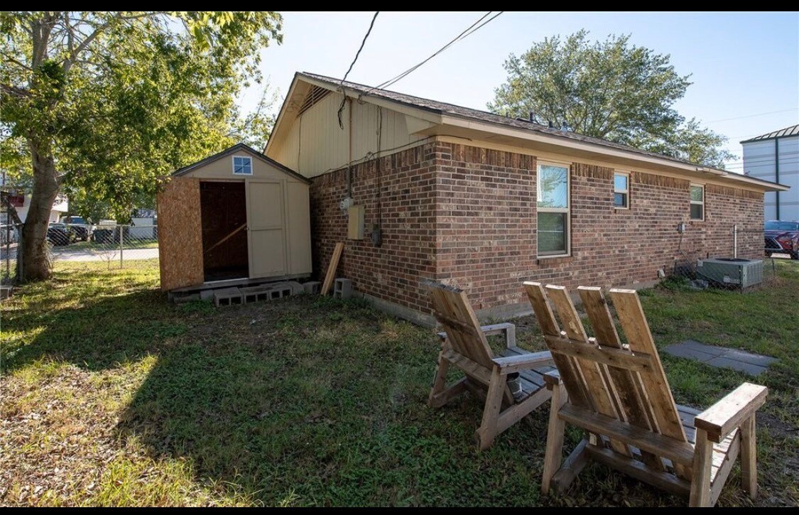 Building Photo - 519 Chappel St