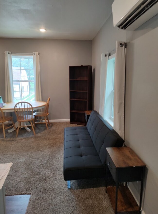 Building Photo - 323 N Ash-