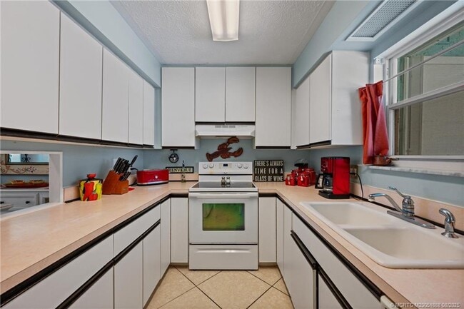 Building Photo - 96 Aqua Ra Dr