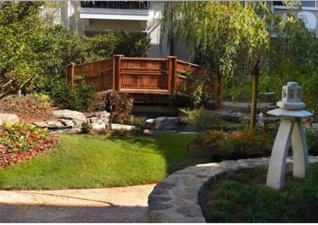 Building Photo - 1850 Cotillion Dr