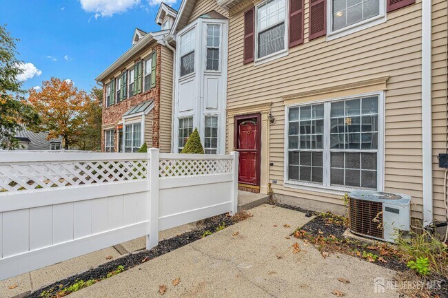 Building Photo - 115 Albury Way