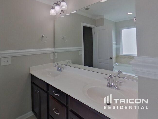 Building Photo - 941 Lynnview Ct