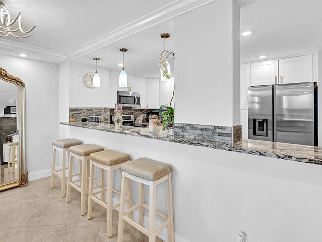 Building Photo - 1150 Hillsboro Mile