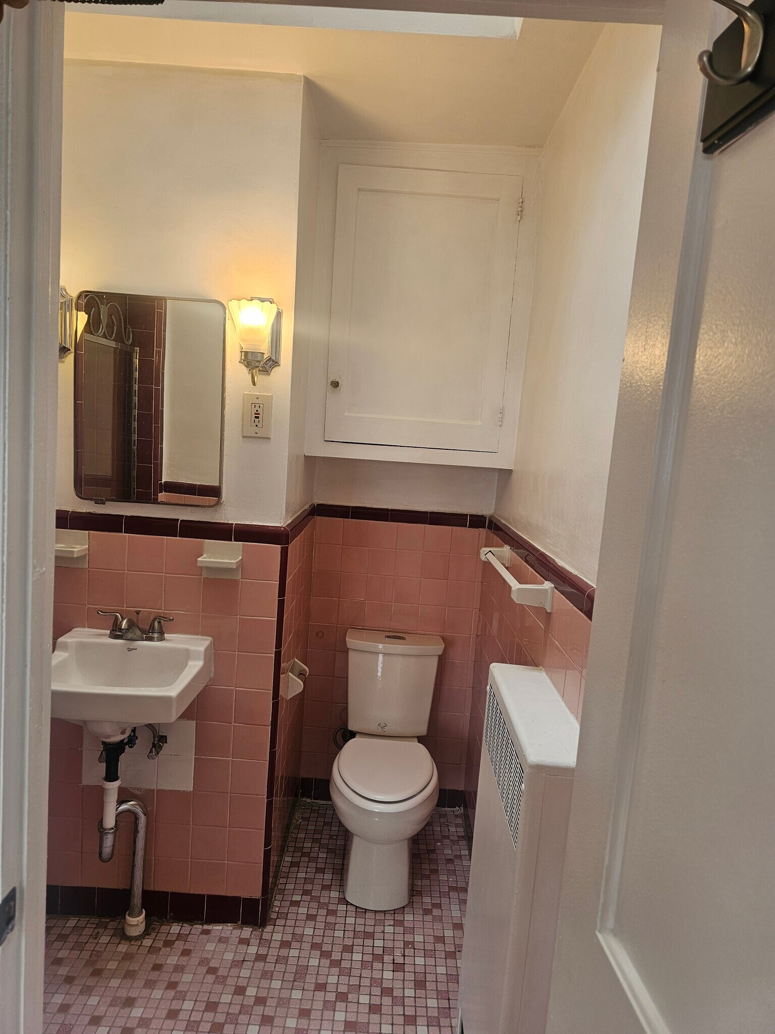 Master room bath - 1268 Stirling St