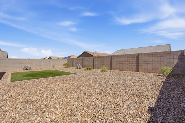 Building Photo - 4bedroom 2 bath single family home!
