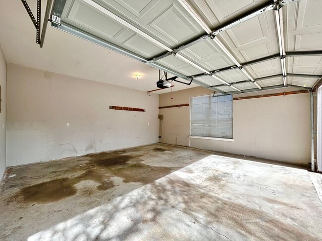 Building Photo - Beautiful 3BR, 2.5BA Two-Story Home with Laundry Room & 2-Car Garage