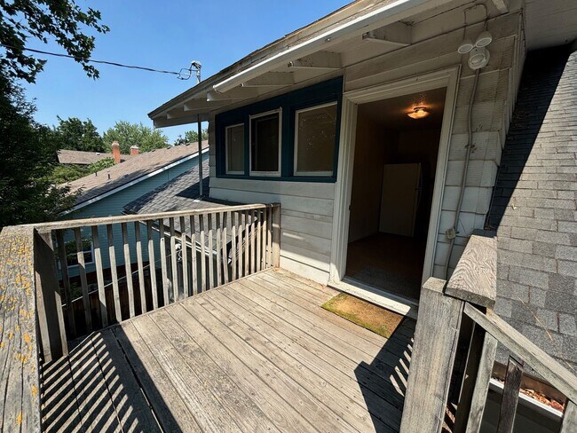 Primary Photo - 2301 W Regan Ave