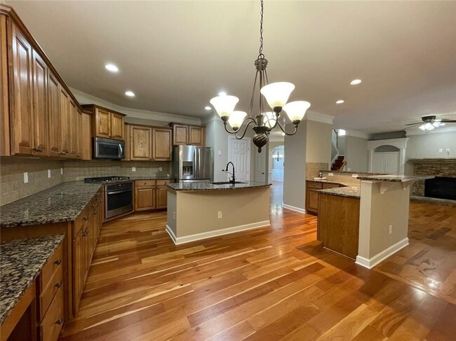 Building Photo - 2871 Royston Dr