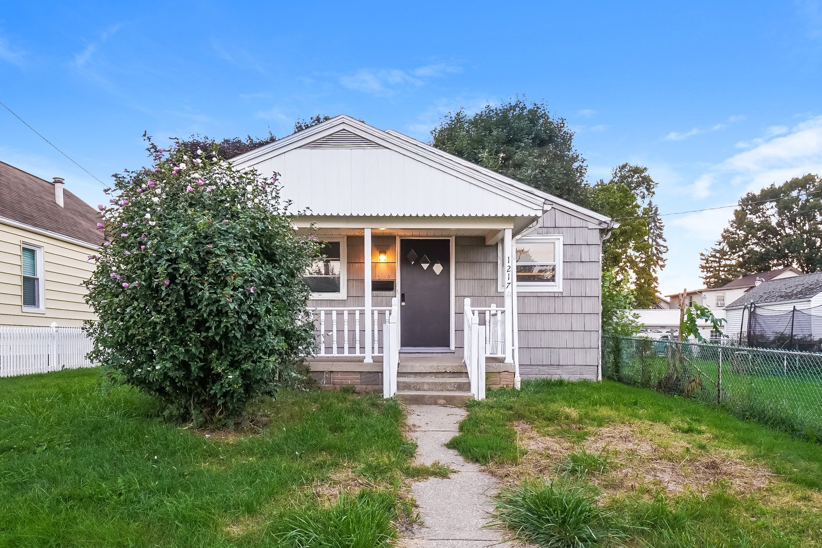 Building Photo - 1217 Homewood Ave SW