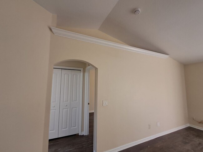 Building Photo - 135 Greenbriar Blvd