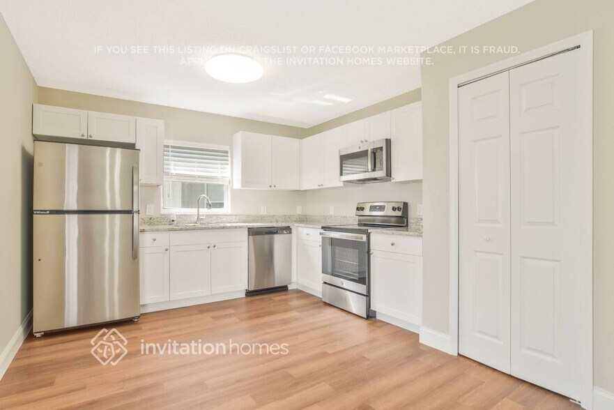 Building Photo - 2218 Santa Lucia St