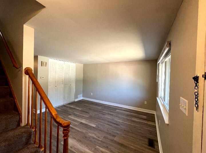 Building Photo - 1390 Lincoln Dr