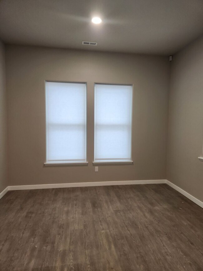 Building Photo - West Valley New 4 br plus office, 3.5 bath...