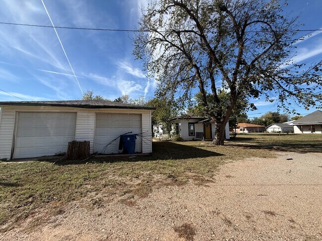 Building Photo - 105 S Magnolia St