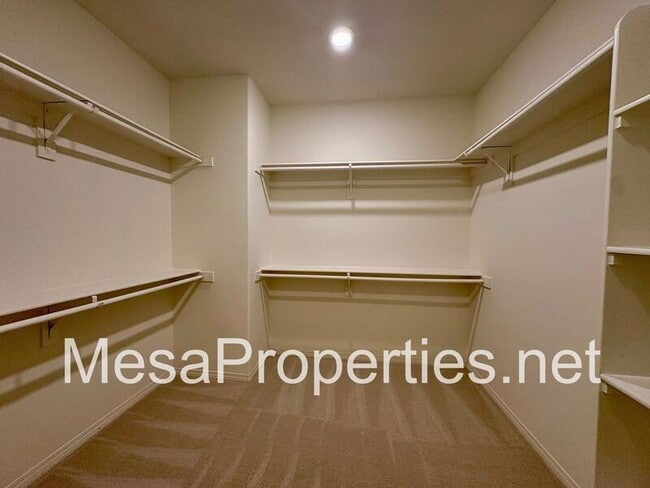 Building Photo - 3244 E Yellowstone Dr