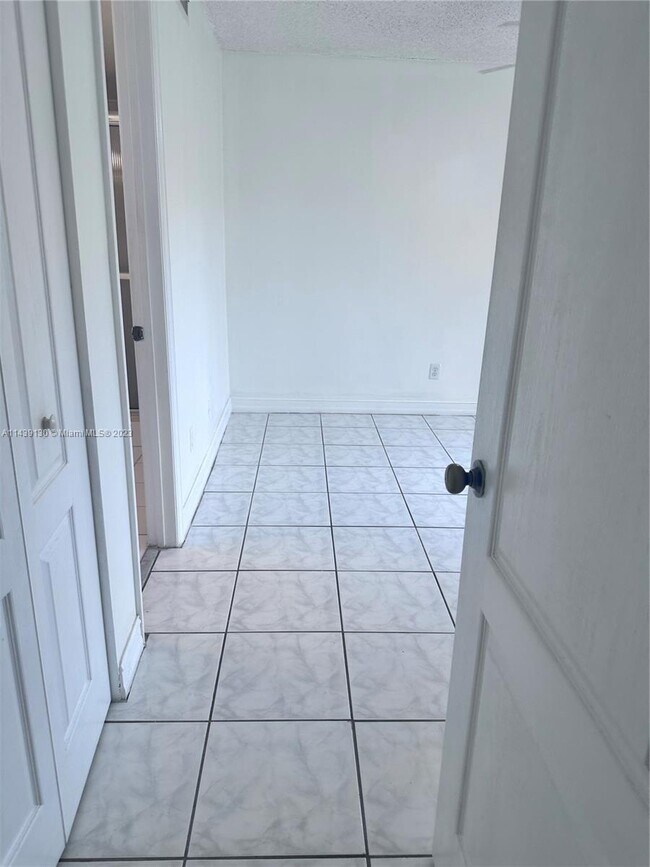 Building Photo - 11150 Royal Palm Blvd