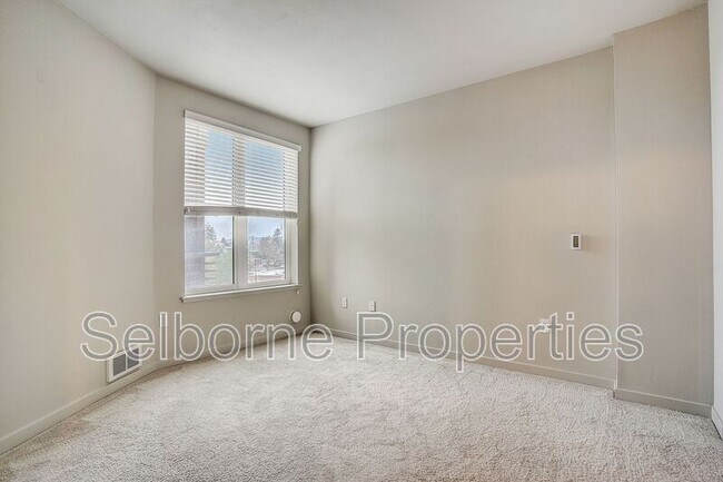 Building Photo - 5239 Claremont Ave
