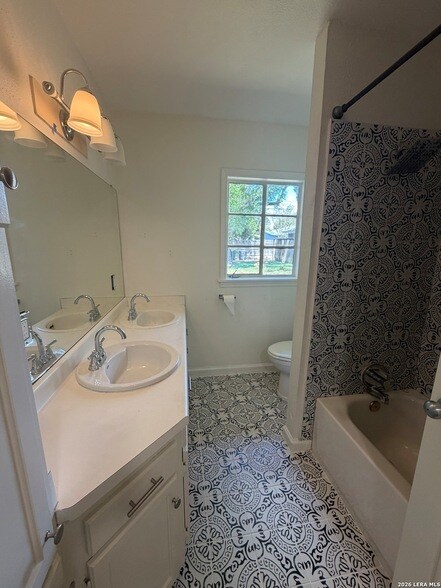 Building Photo - 543 Brightwood Pl