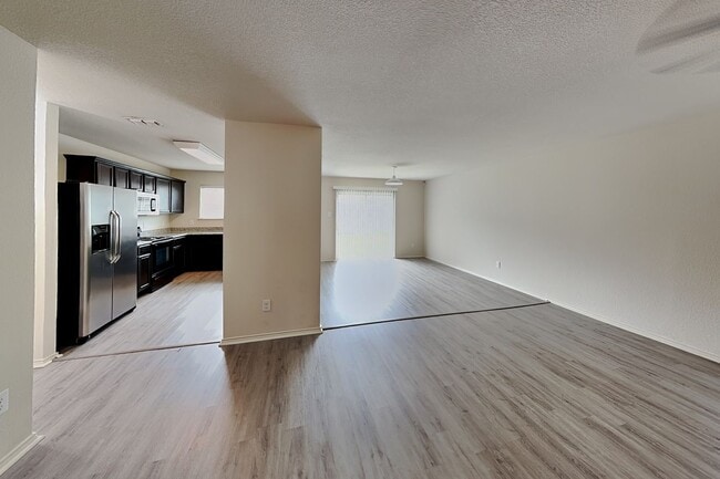 Building Photo - 7605 Lake Vista Way