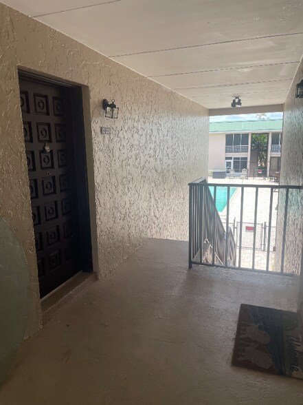 Building Photo - 3907 Del Prado Blvd S