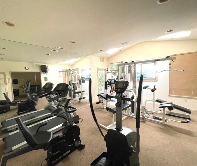 Building Photo - Bright 3-Bedroom Ground Floor Condo – Sundance at Klahanie, WA Updated & Move-In Ready with Clubh...