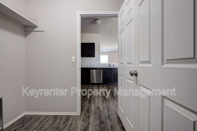 Building Photo - 209 SE 4th St