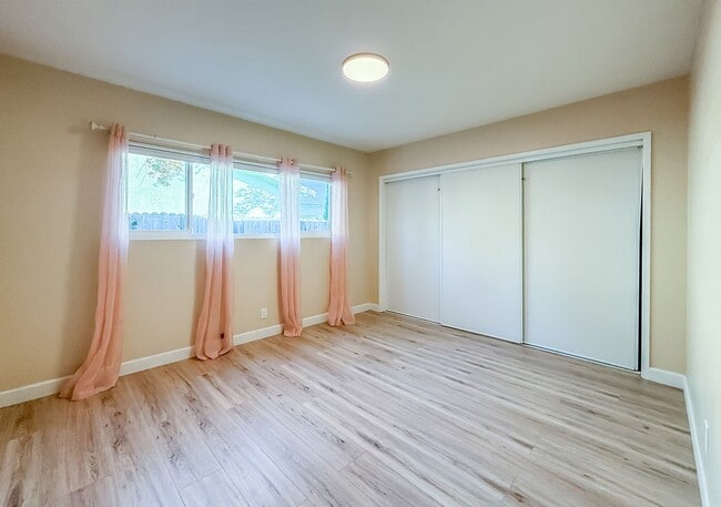 Building Photo - 1251 Buckingham Dr