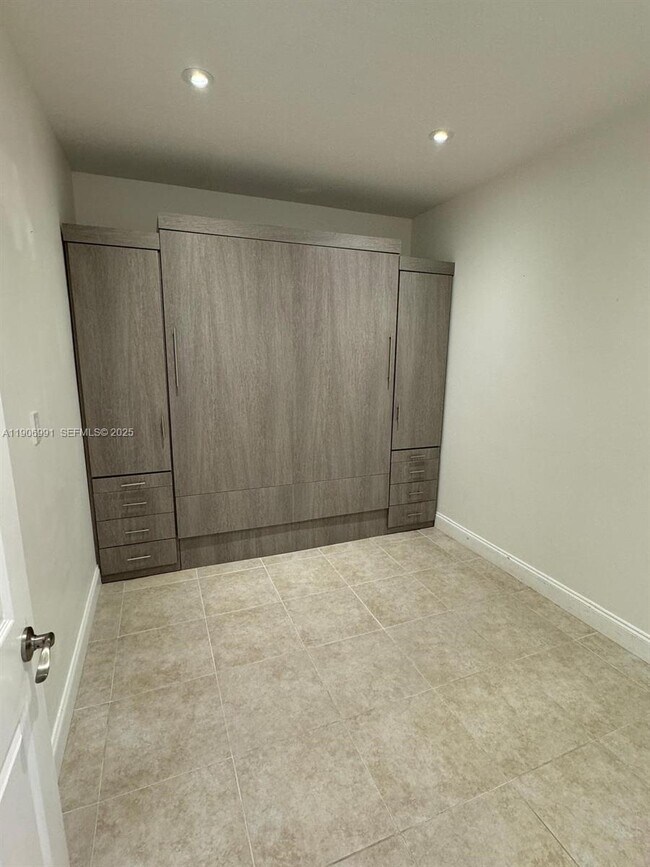 Building Photo - 297 Las Brisas Cir