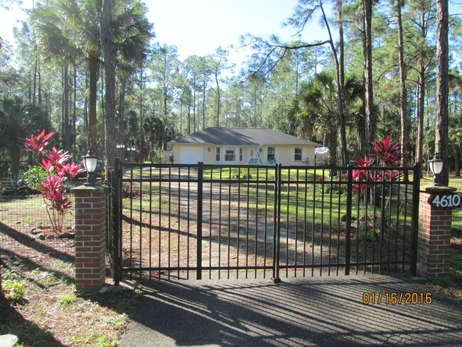 Building Photo - 4610 3rd Ave SW