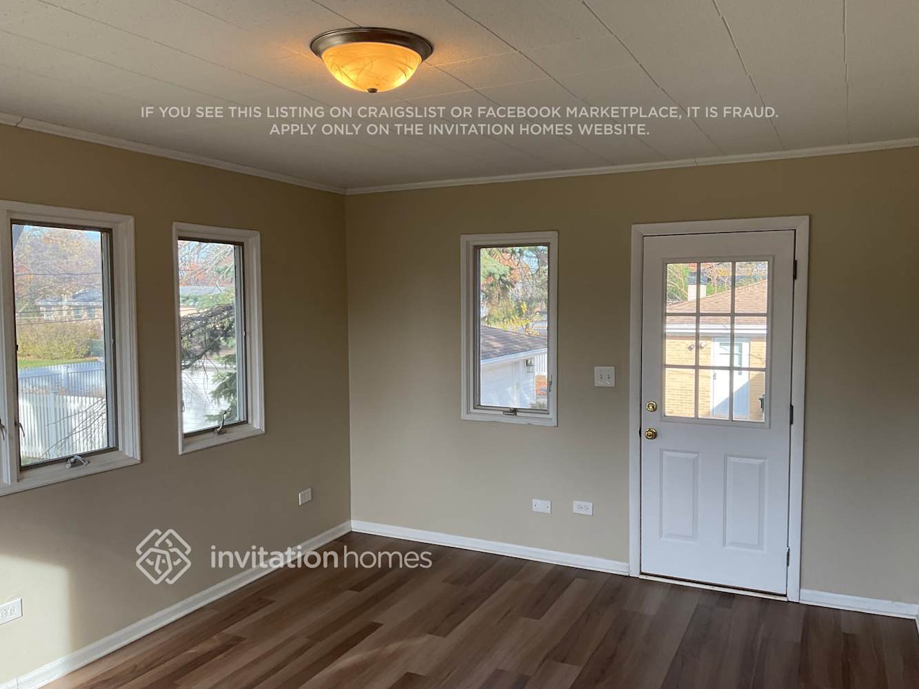 Building Photo - 404 S Crestwood Ln