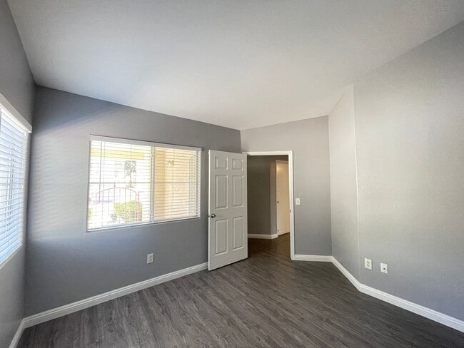 Building Photo - BRIARWOOD TOWNHOMES