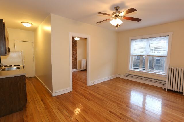 Building Photo - 956 W Cornelia Ave